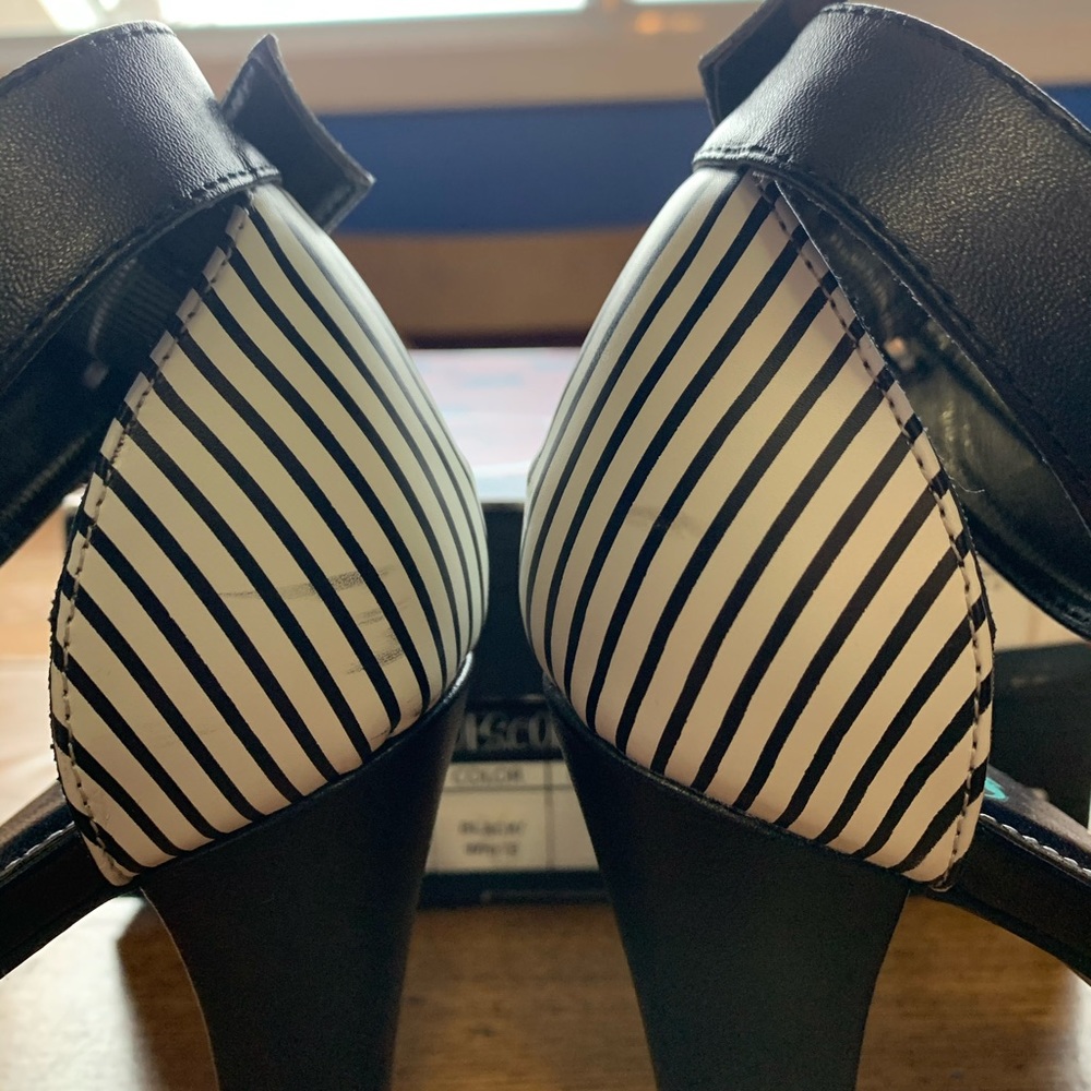 T.U.K. Blk/Wht Stripe Knot Heel - Picture 7 of 8